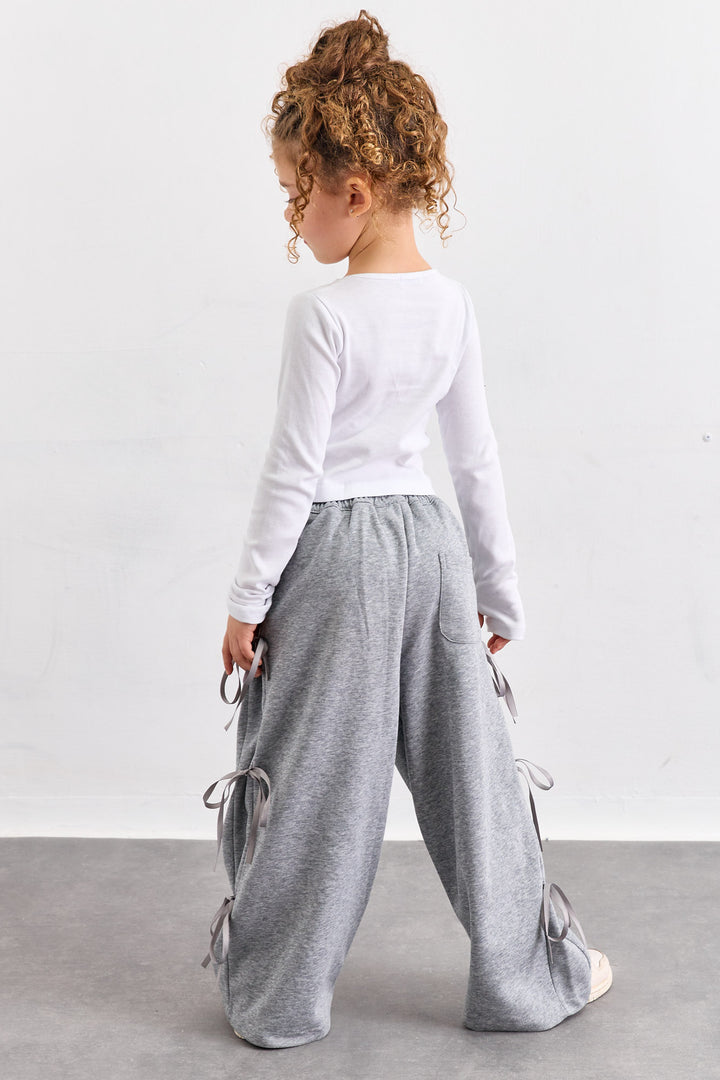 מכנסיים ארוכים עם קשירות וגומי במותן | אפור