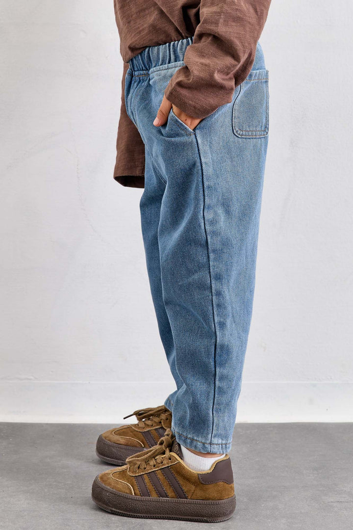 מכנסי ג'ינס בשילוב כיסים וגומי במותן | ג'ינס בהיר