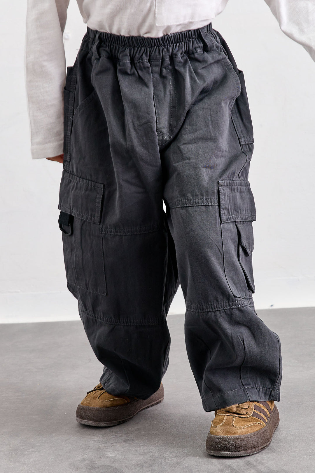 מכנסי ניילון בגזרת בלון עם כיסים | אפור