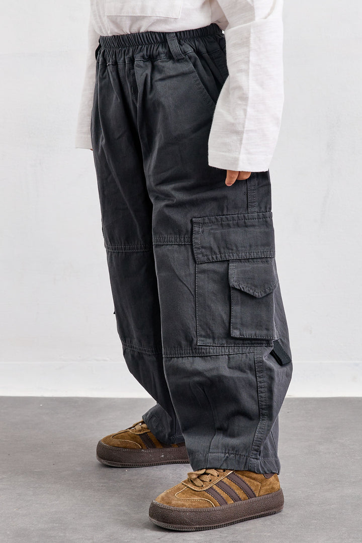 מכנסי ניילון בגזרת בלון עם כיסים | אפור