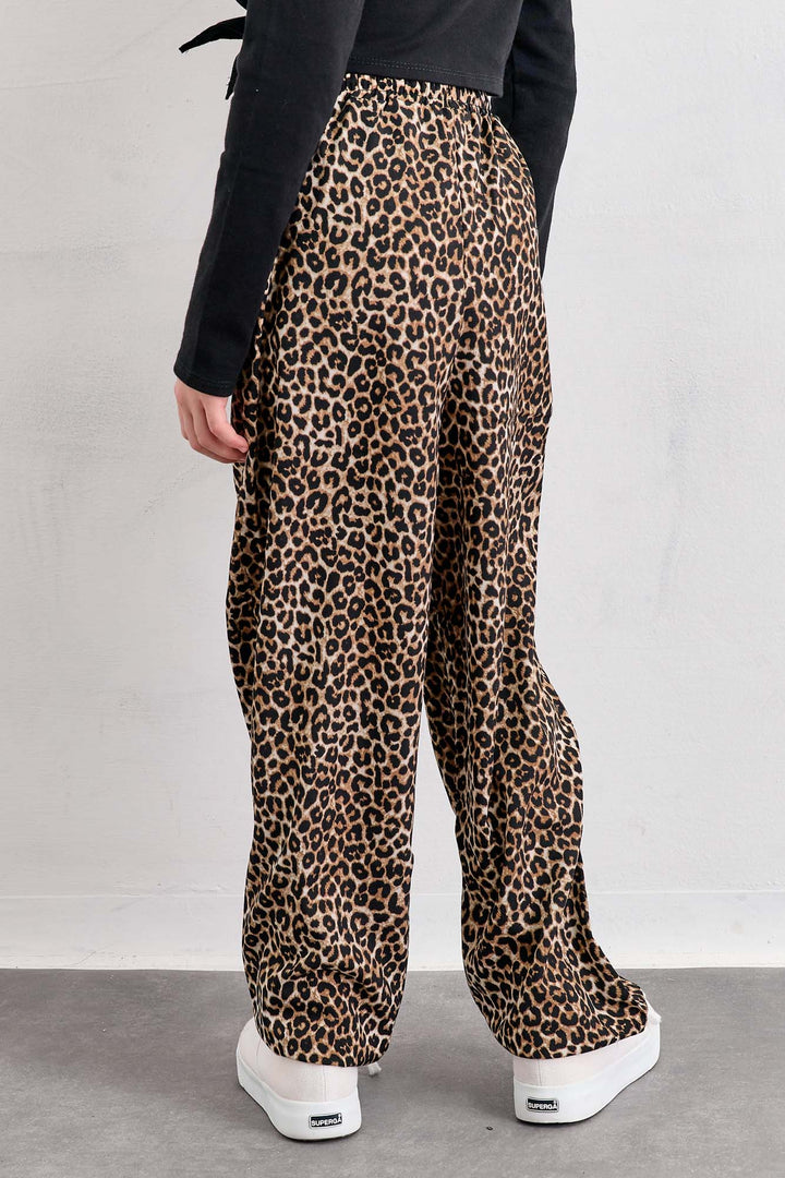 מכנסיים מנומרים בשילוב גומי במותן | מנומר