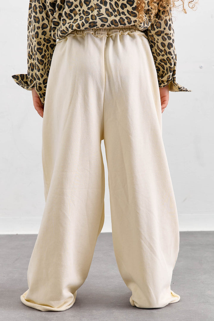 מכנסי פרנץ' טרי סיומת גזורה | קרם