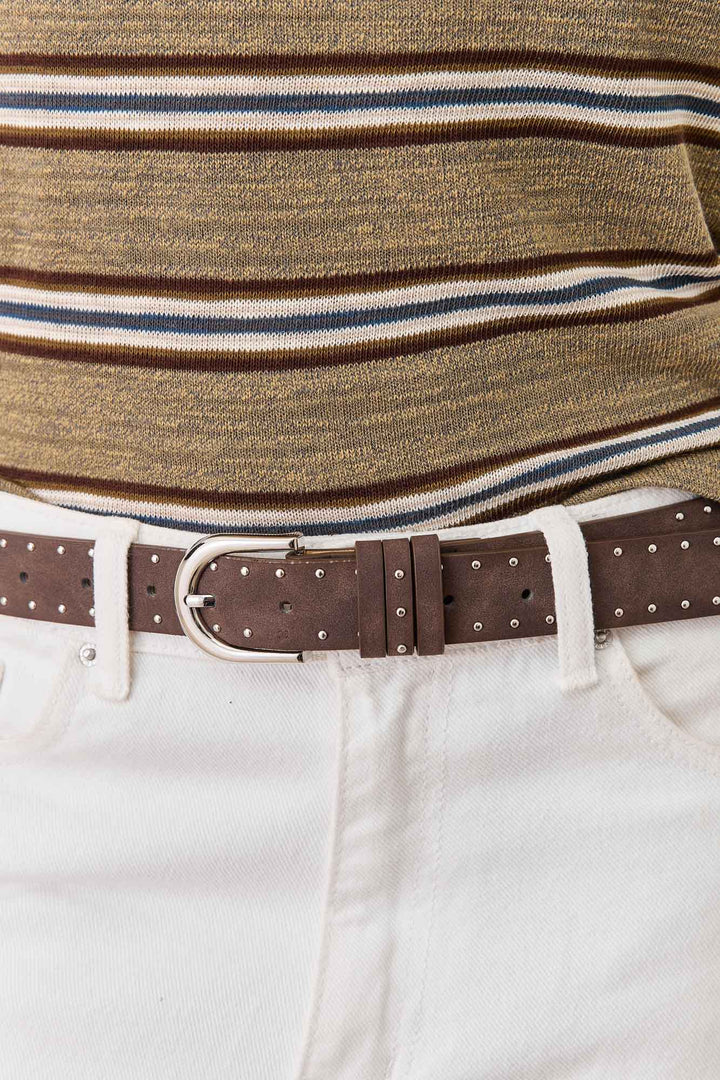 חגורת זמש ניקולס ניטים כסופים | חום כהה