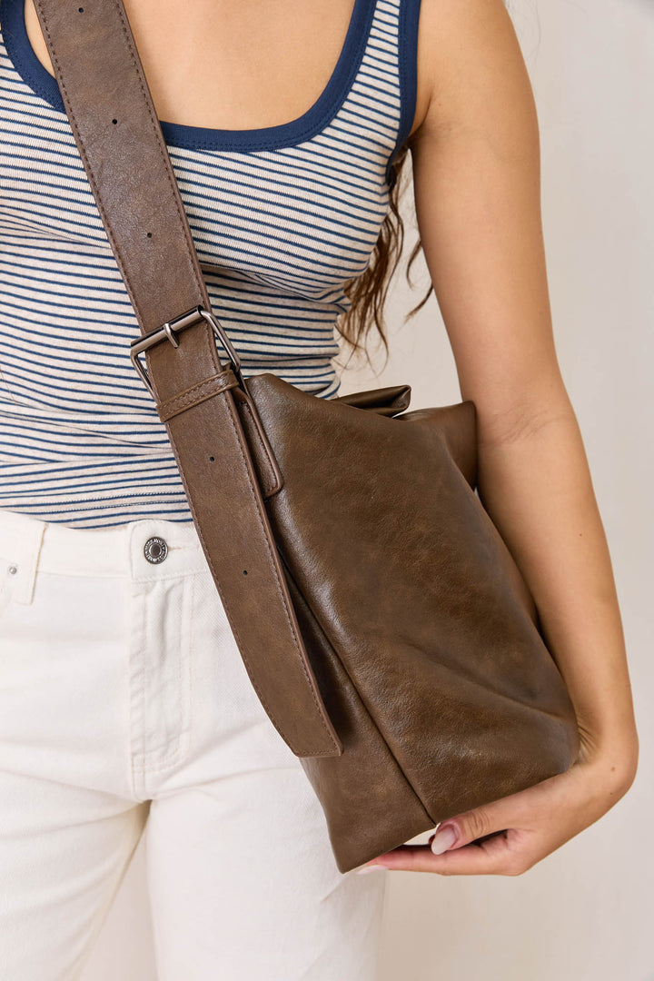 תיק צד פיט דמוי עור | חום כהה