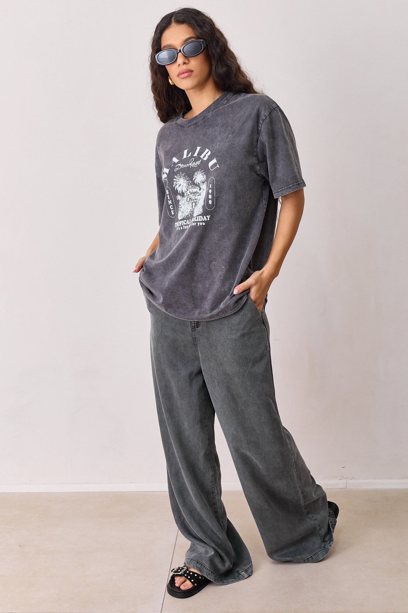 טי שירט MALIBU וואש | שחור