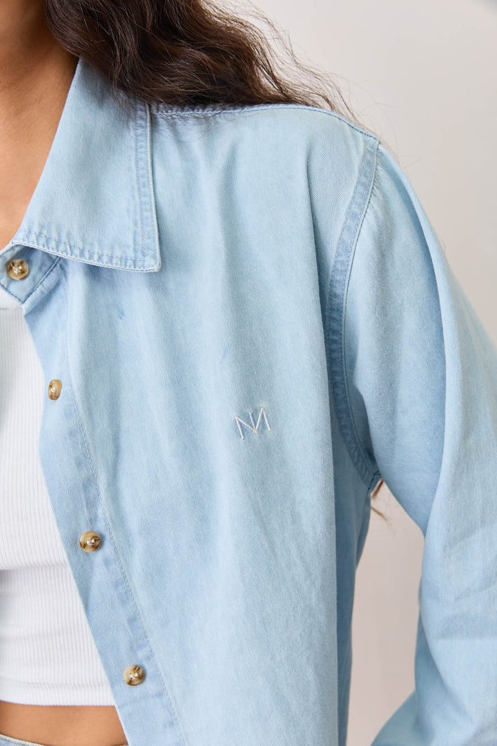 מכופתרת סטנלי דנים רקמת לוגו | ג'ינס בהיר