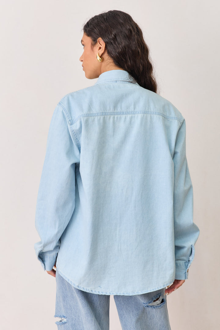 מכופתרת סטנלי דנים רקמת לוגו | ג'ינס בהיר