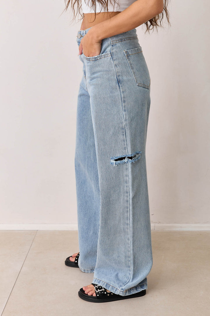 ג'ינס פרנקי גזרה ישרה בשילוב קרעים | ג'ינס בהיר