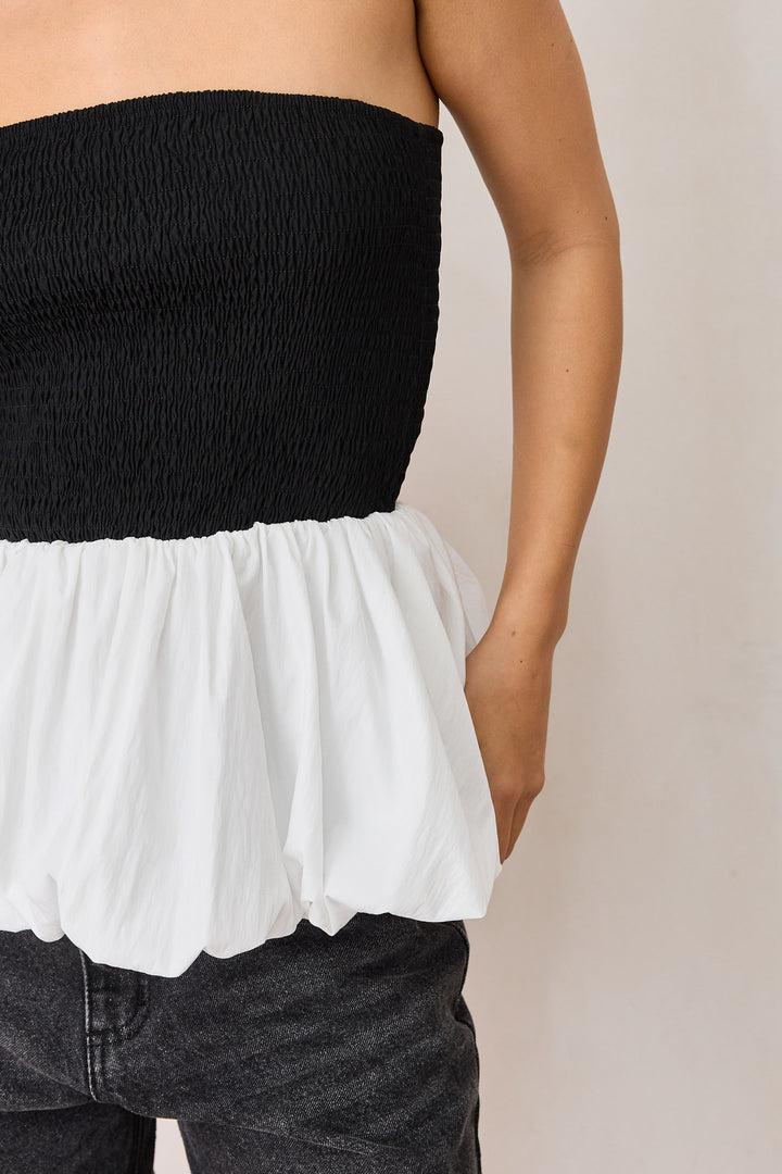 סטרפלס ג'וליה עם פפלום | שחור/לבן