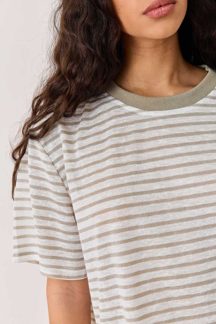 טי שירט בובי סטרייפס בד שקפקף | ירוק זית/לבן
