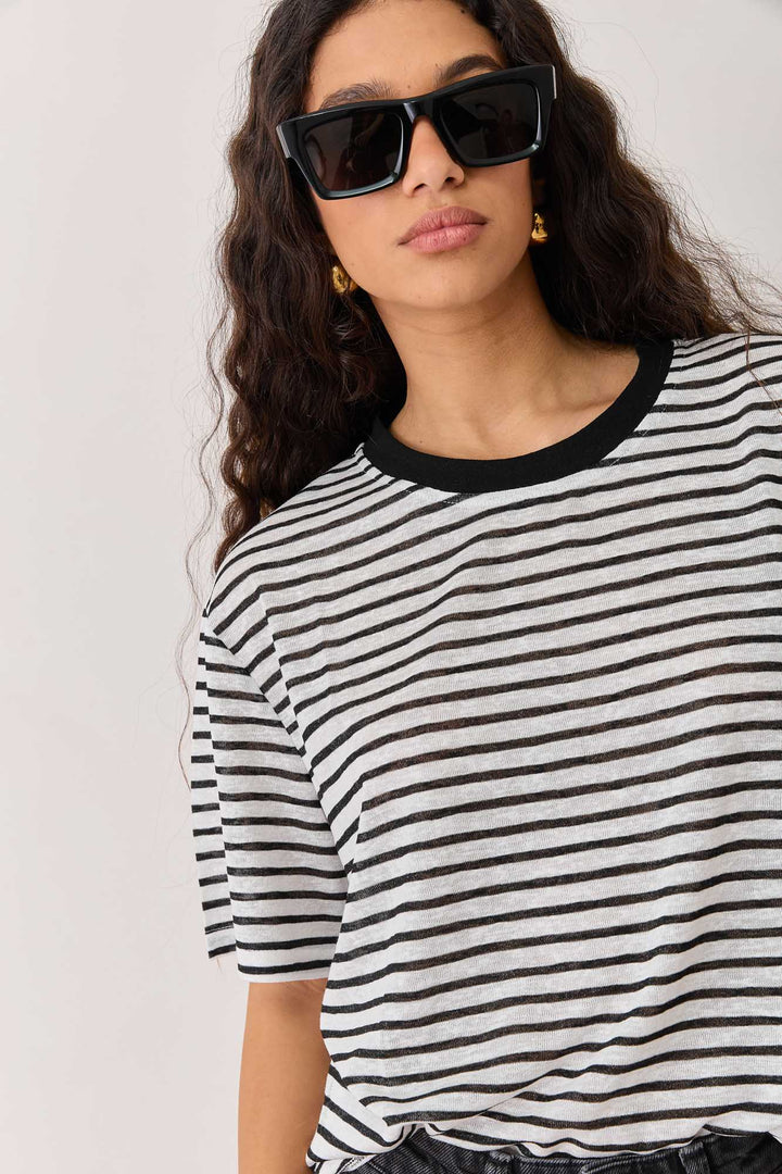 טי שירט בובי סטרייפס בד שקפקף | לבן/שחור