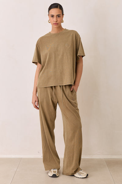 מכנסי מייקי וואש גזרה ישרה | חום