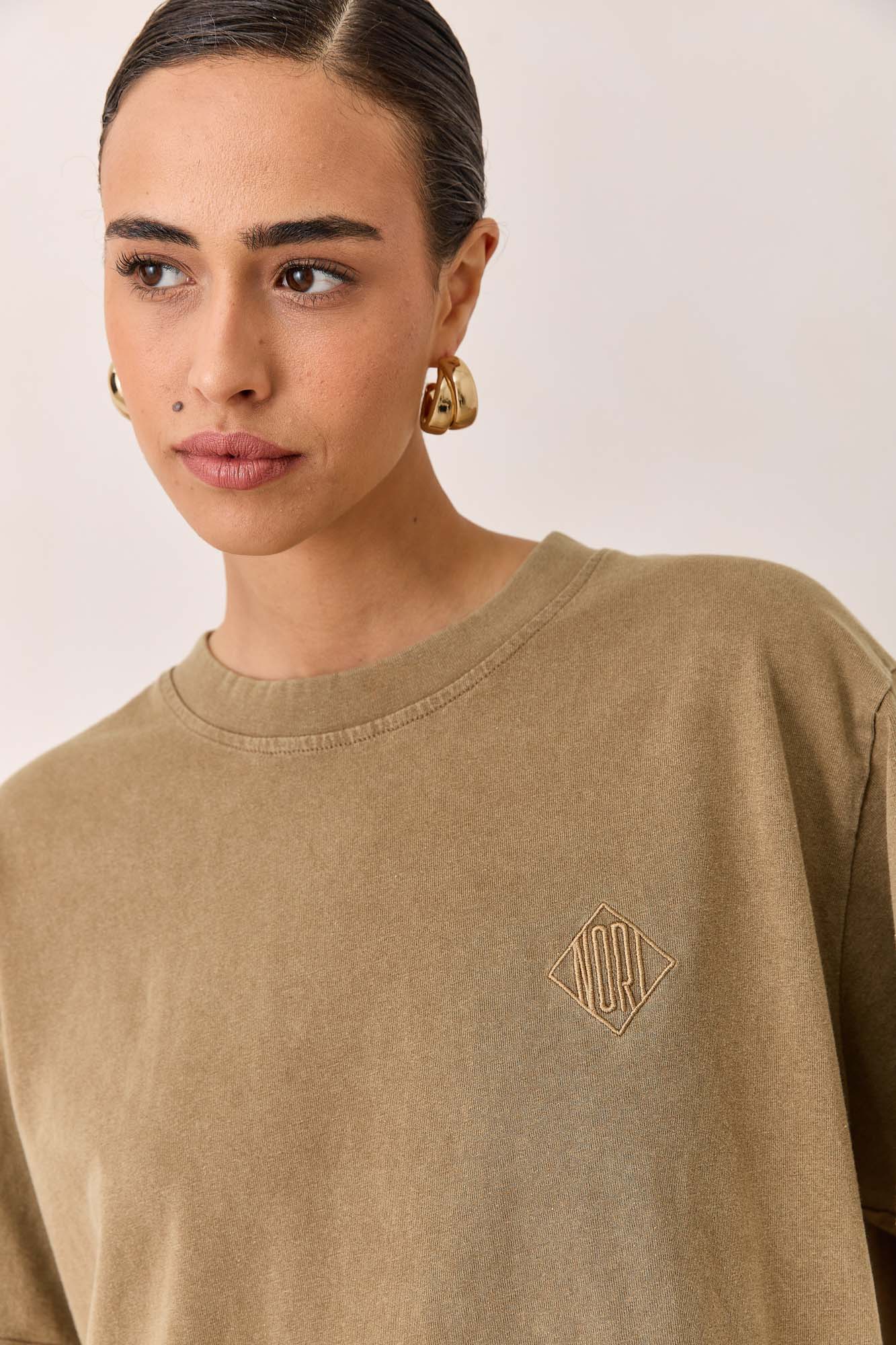 טי שירט מייקי וואש שרוול קצר | חום