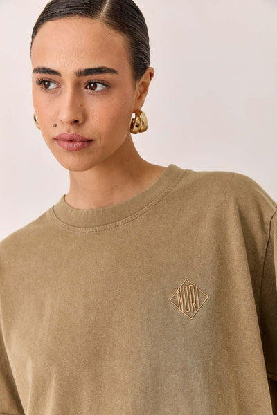 טי שירט מייקי וואש שרוול קצר | חום