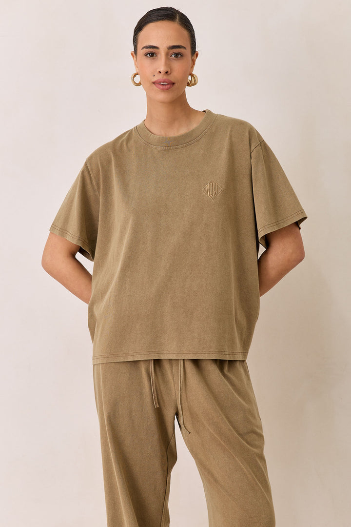 טי שירט מייקי וואש שרוול קצר | חום