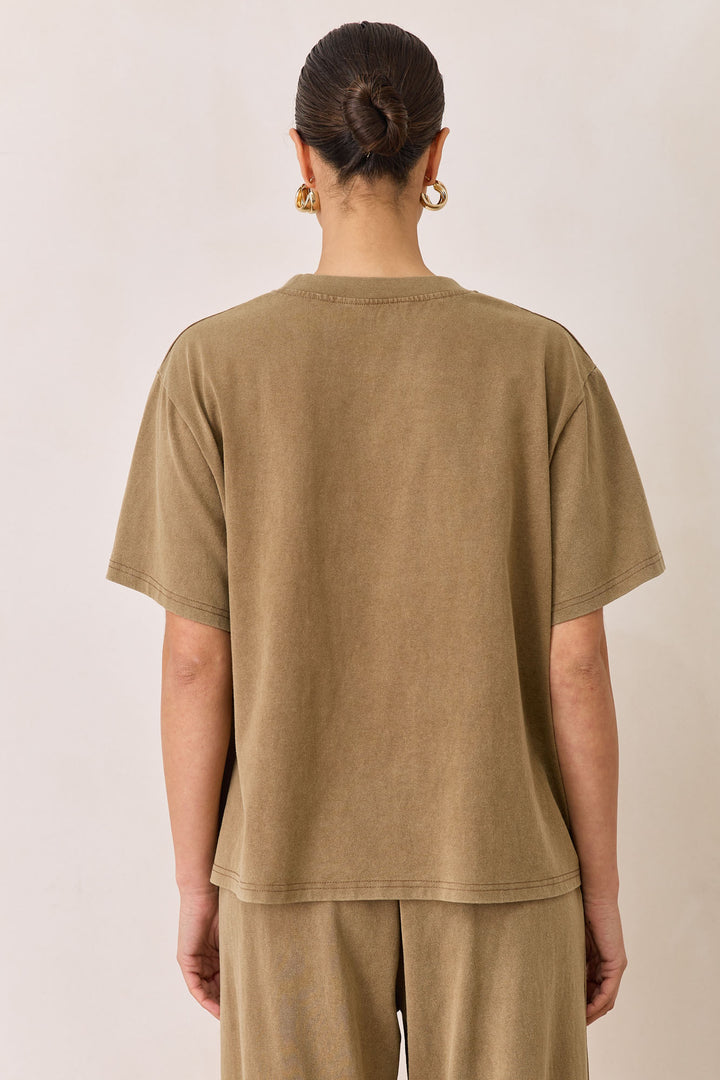 טי שירט מייקי וואש שרוול קצר | חום