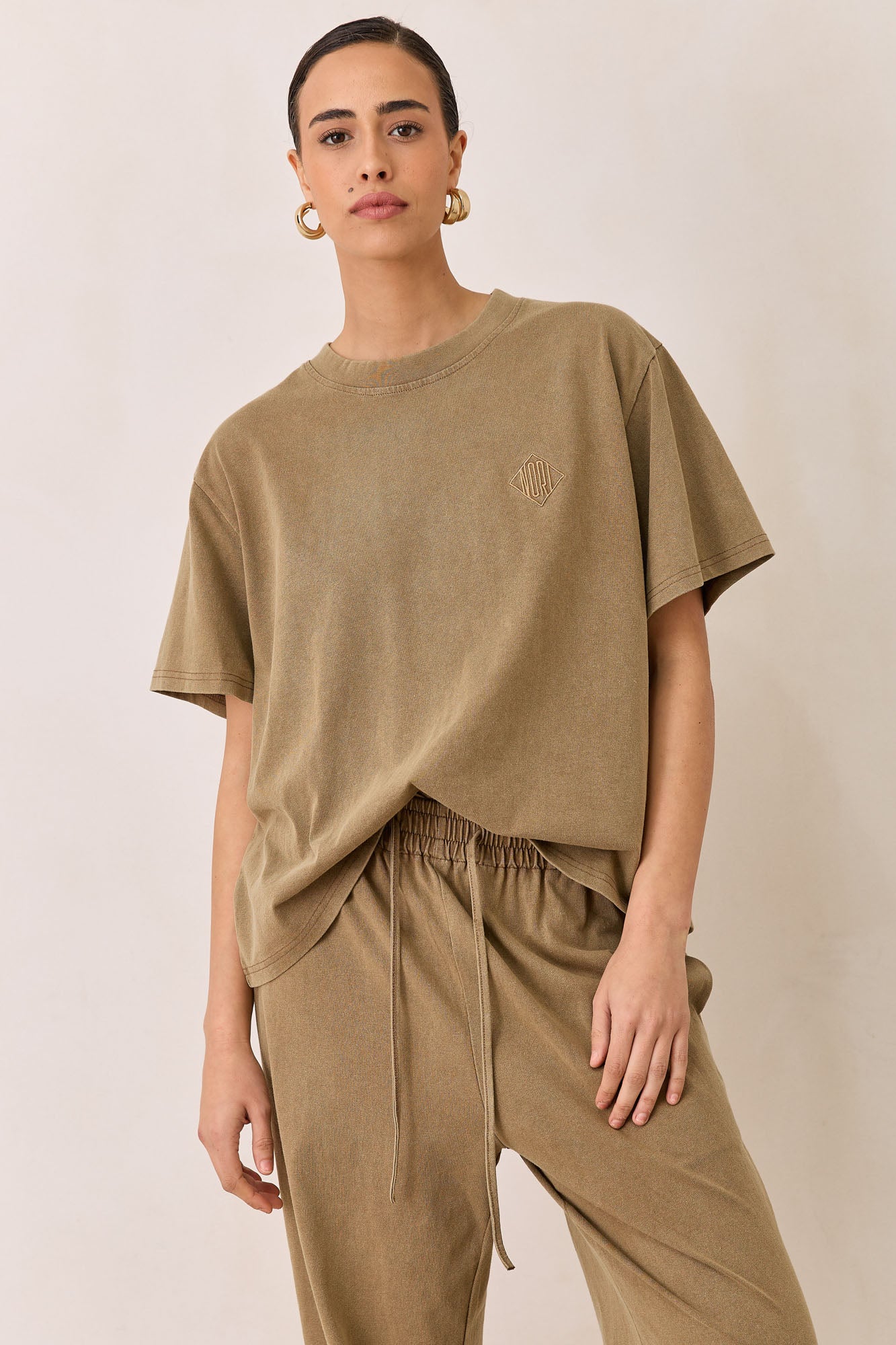 טי שירט מייקי וואש שרוול קצר | חום