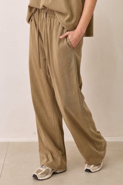 מכנסי מייקי וואש גזרה ישרה | חום