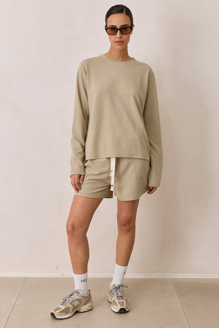 חליפת מיטשל טי שירט שרוול ארוך ושורטס | ירוק זית