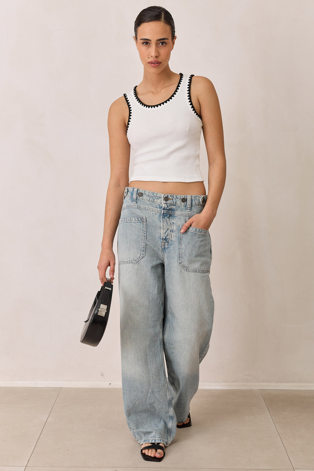 גופיית מארי תיפורים בולטים | לבן