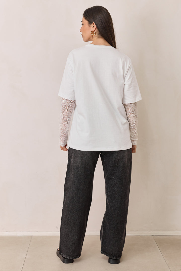 טי שירט ריהאנה שרוולי תחרה | לבן