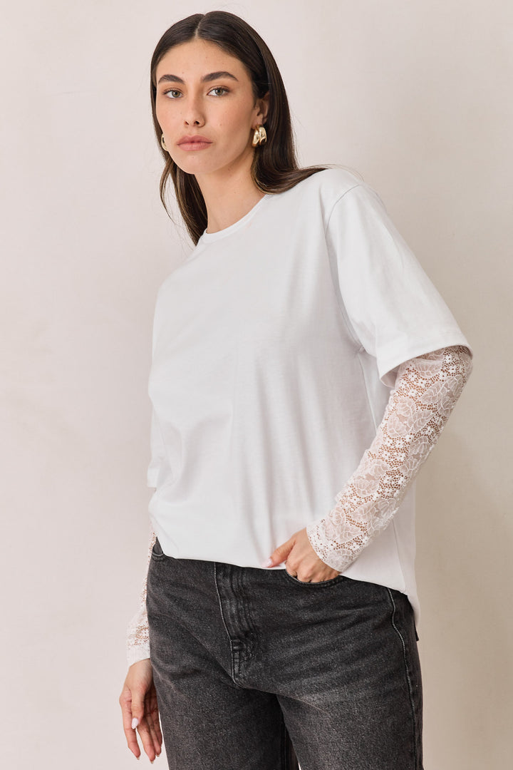 טי שירט ריהאנה שרוולי תחרה | לבן