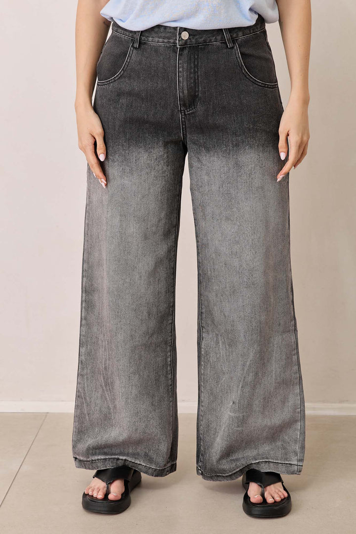 מכנסי דנים מייקל גזרה רחבה אפקט וואש | אפור/שחור