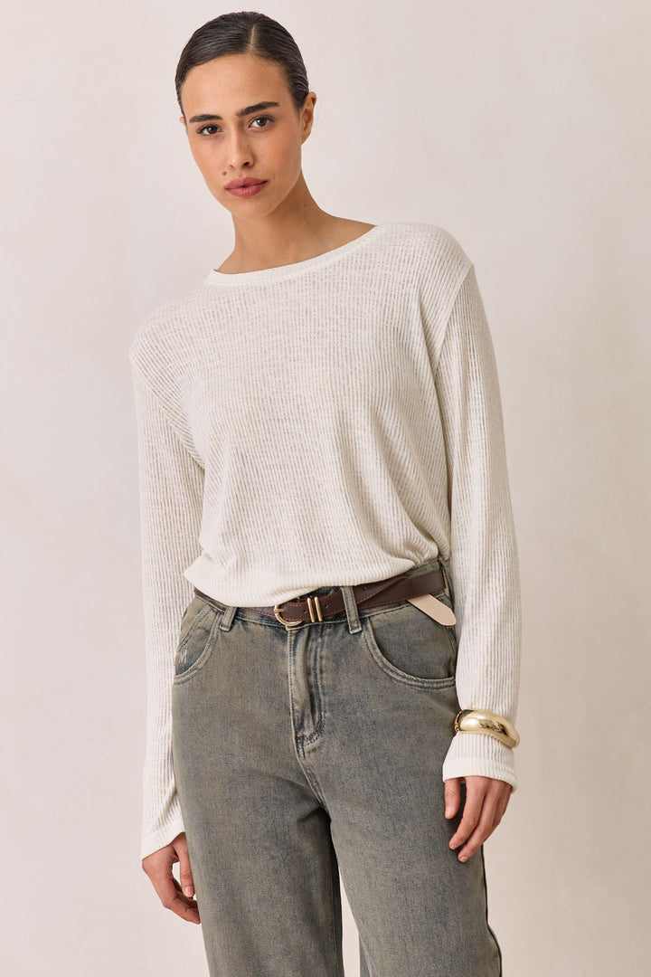 חולצת אמבר שקפקפה בשילוב שסע צידי | שמנת