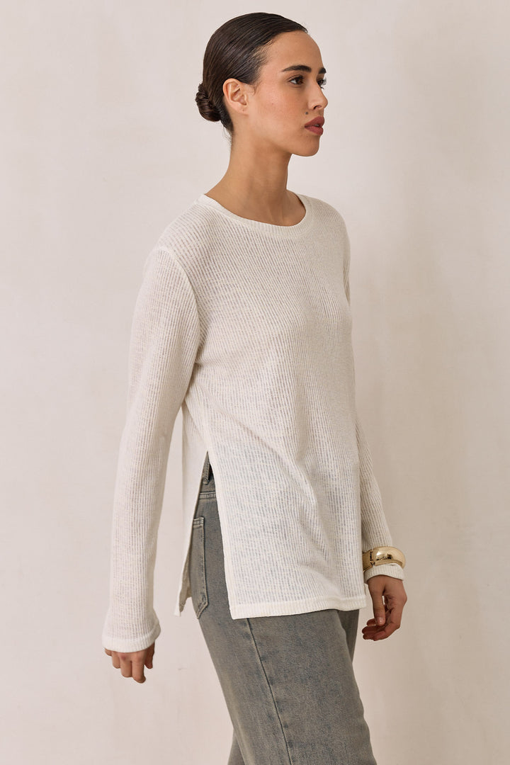 חולצת אמבר שקפקפה בשילוב שסע צידי | שמנת