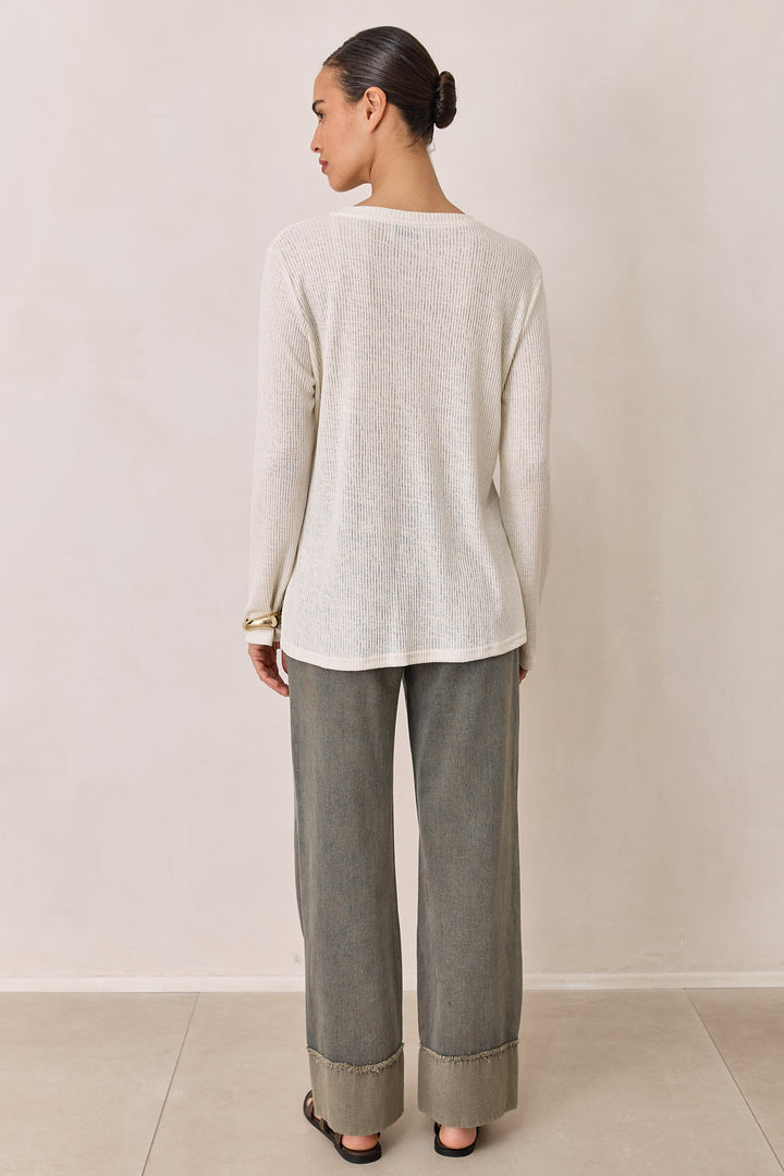 חולצת אמבר שקפקפה בשילוב שסע צידי | שמנת