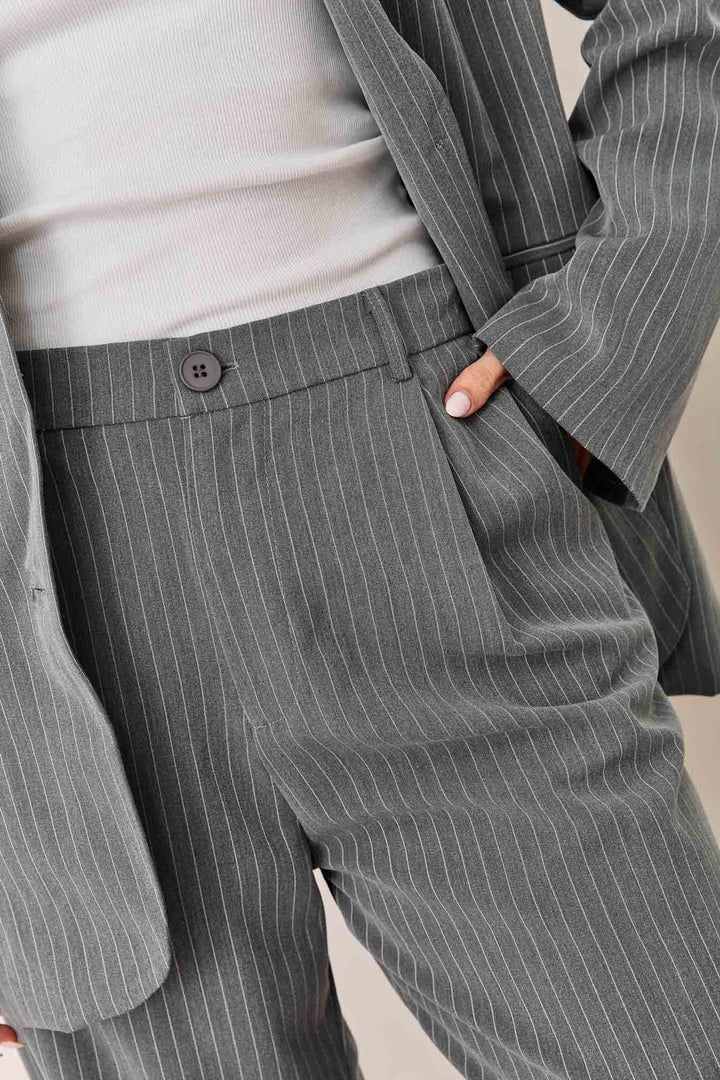 מכנסיים מחויטים מייקי גזרה ישרה | אפור