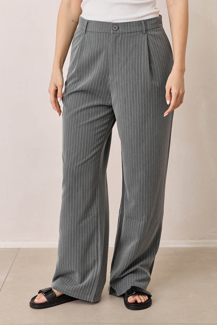 מכנסיים מחויטים מייקי גזרה ישרה | אפור