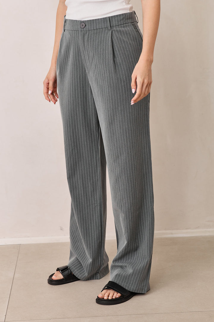 מכנסיים מחויטים מייקי גזרה ישרה | אפור