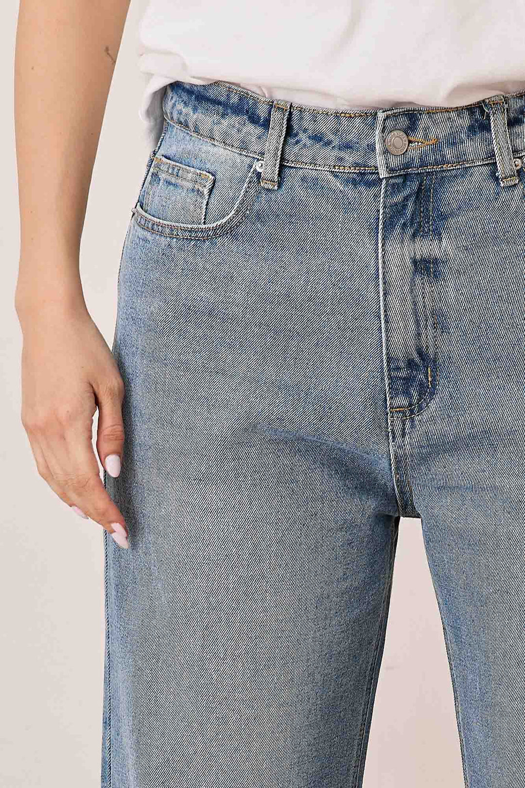 מכנסי דנים בויפרנד נינה בשילוב רקמת לוגו | ג'ינס