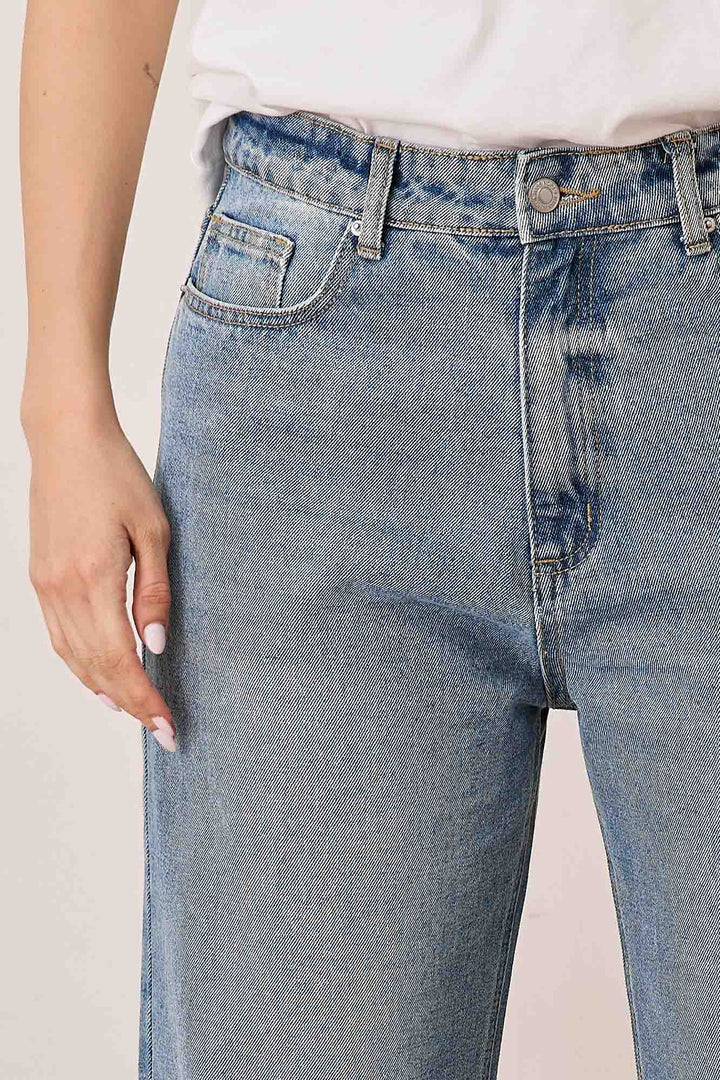 מכנסי דנים בויפרנד נינה בשילוב רקמת לוגו | ג'ינס