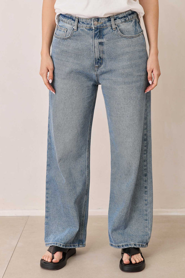 מכנסי דנים בויפרנד נינה בשילוב רקמת לוגו | ג'ינס