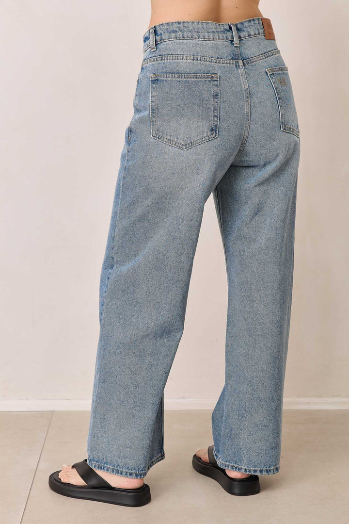 מכנסי דנים בויפרנד נינה בשילוב רקמת לוגו | ג'ינס