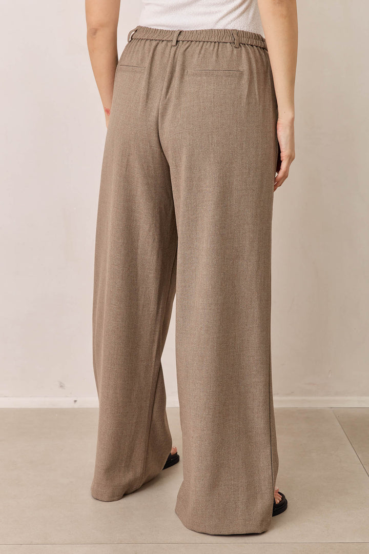 מכנסיים מחויטים מארק גזרה רחבה | חום אפרפר