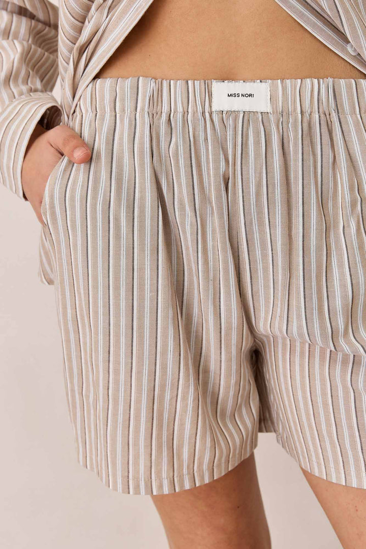שורטס אנורה סטרייפס בד שקפקף | חום/בז'