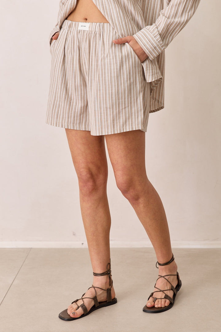 שורטס אנורה סטרייפס בד שקפקף | חום/בז'