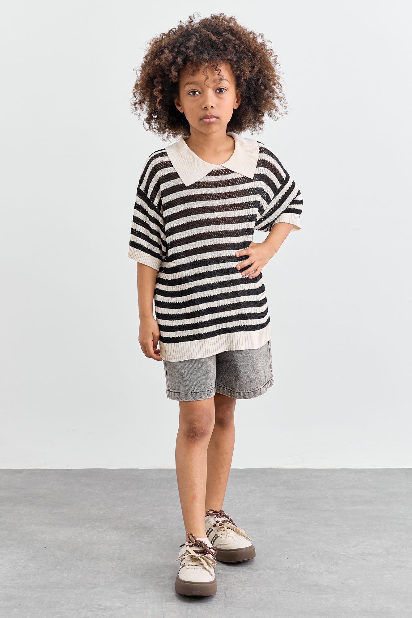 טי שירט סריג עם צווארון בדוגמת פסים | שחור/לבן