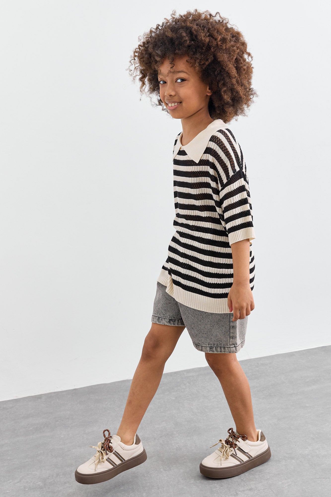 טי שירט סריג עם צווארון בדוגמת פסים | שחור/לבן