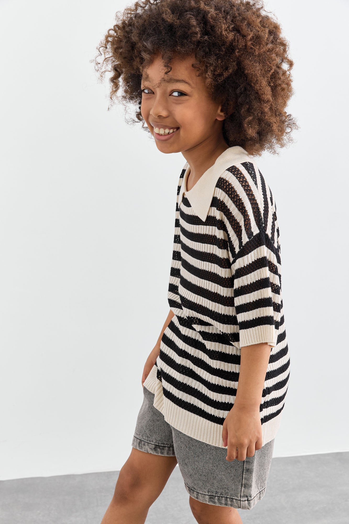 טי שירט סריג עם צווארון בדוגמת פסים | שחור/לבן