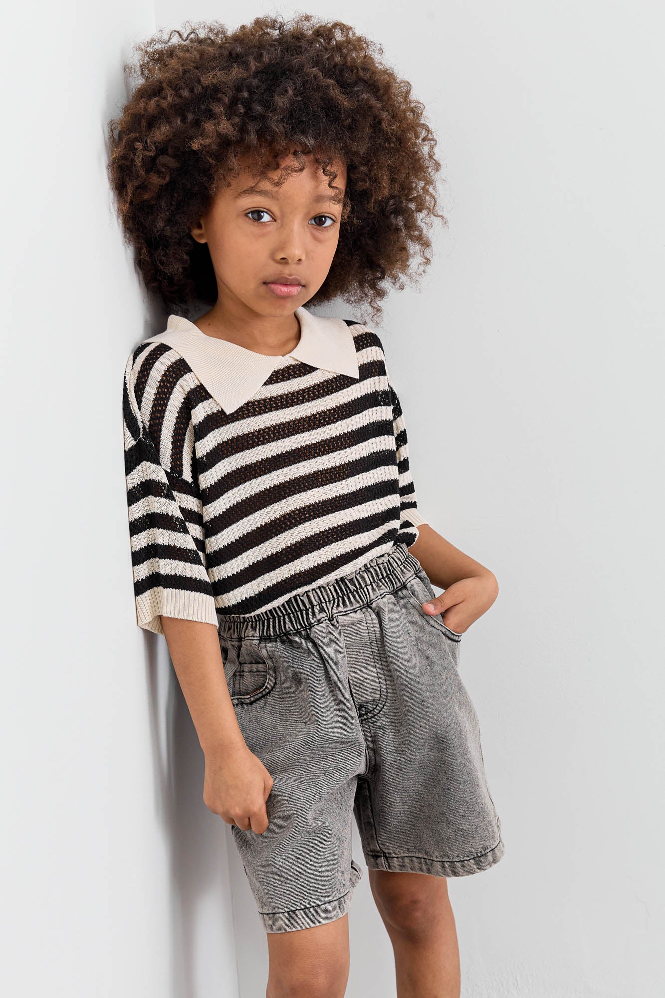 טי שירט סריג עם צווארון בדוגמת פסים | שחור/לבן