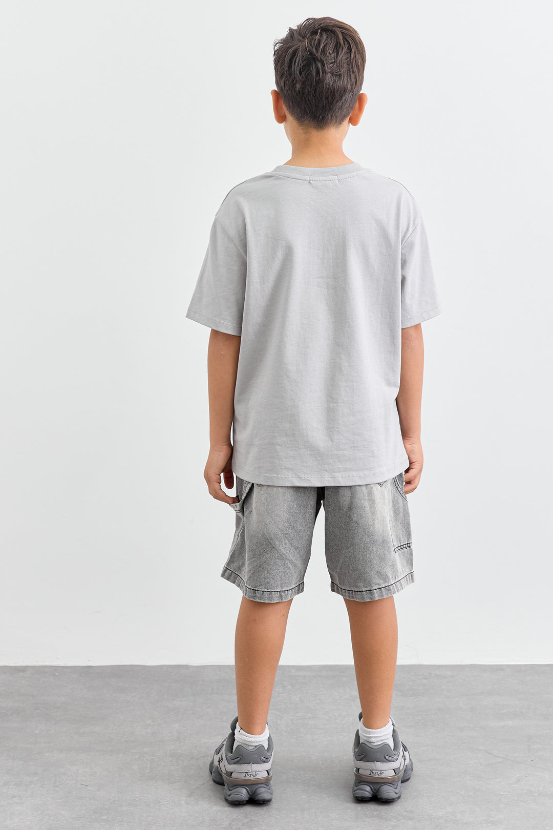 טי שירט Dont look back גזרת אוברסייז | אפור