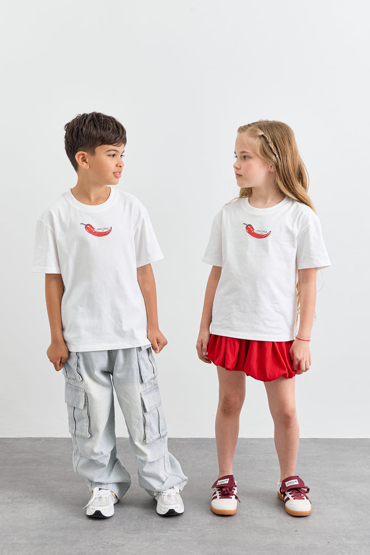 טי שירט HOT CHILI בגזרת אוברסייז  | לבן