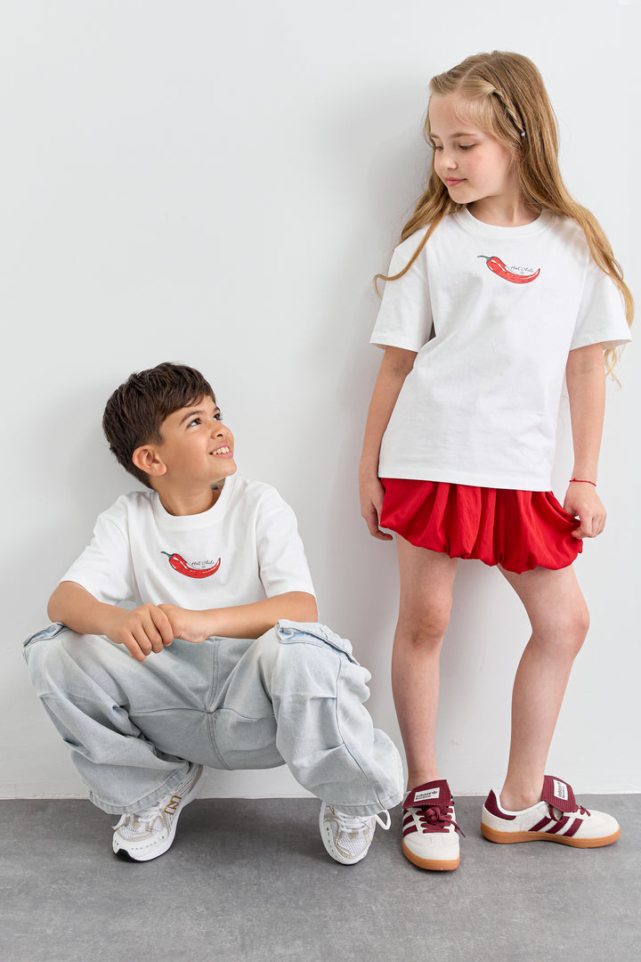 טי שירט HOT CHILI בגזרת אוברסייז  | לבן