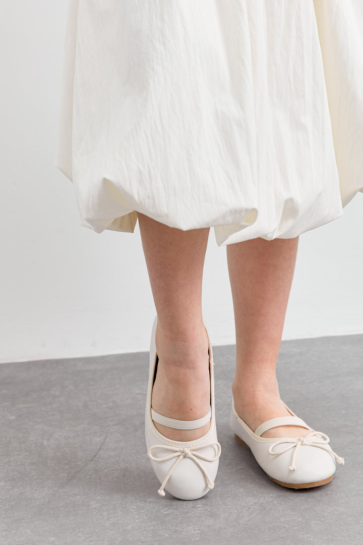 נעלי בובה בשילוב רצועת גומי ופפיון קדמי | קרם