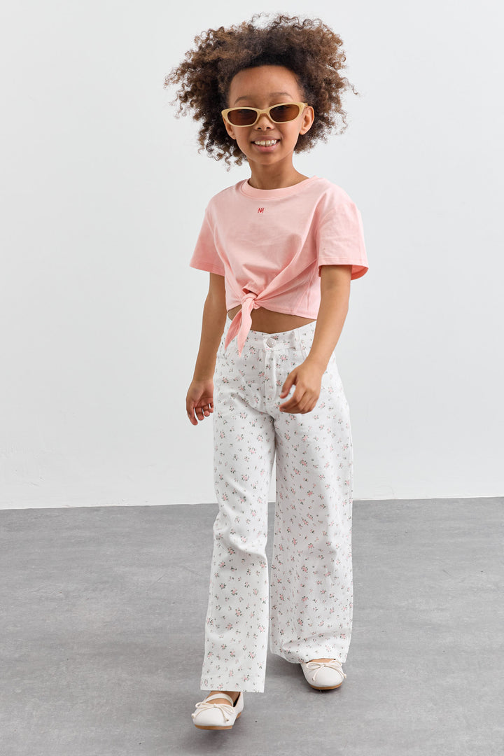 טי שירט בגזרת קרופ עם קשירה קדמית | ורוד