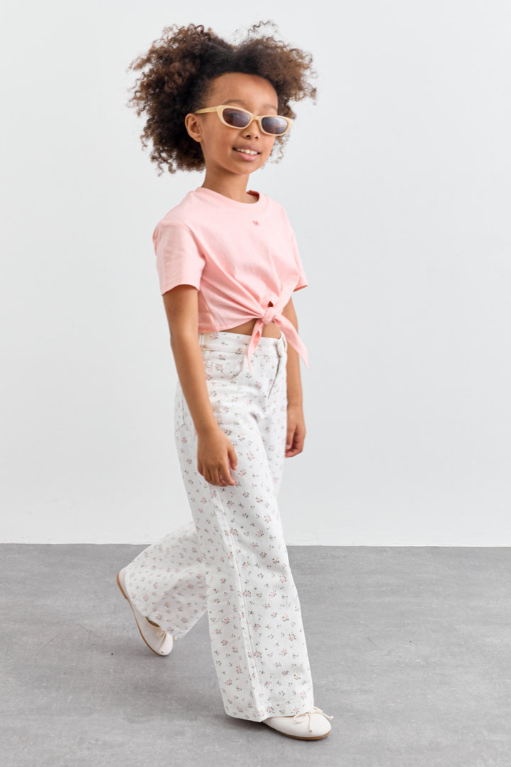 טי שירט בגזרת קרופ עם קשירה קדמית | ורוד